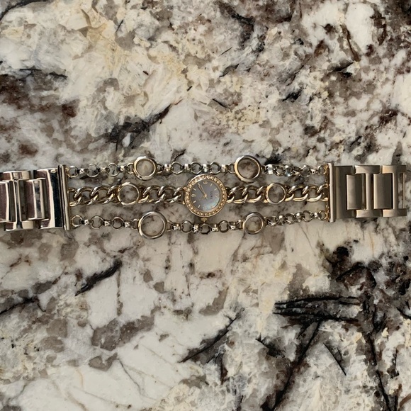 Vintage LUXE Brand Bracelet Watch - Picture 4 of 6